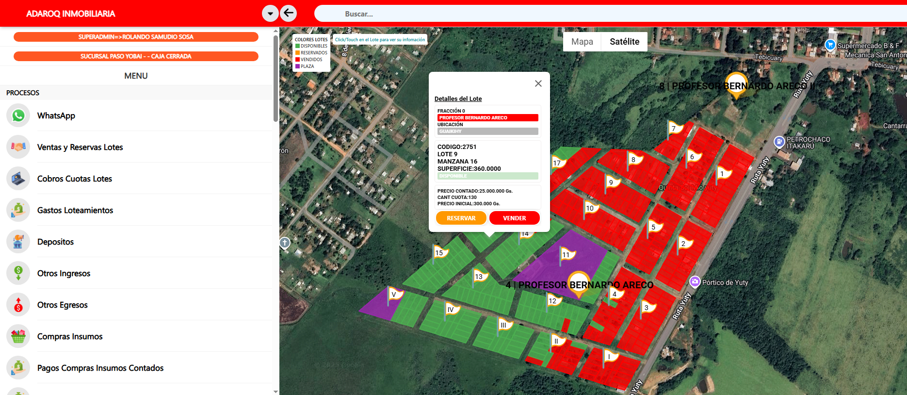 Equipo trabajando en soluciones de software